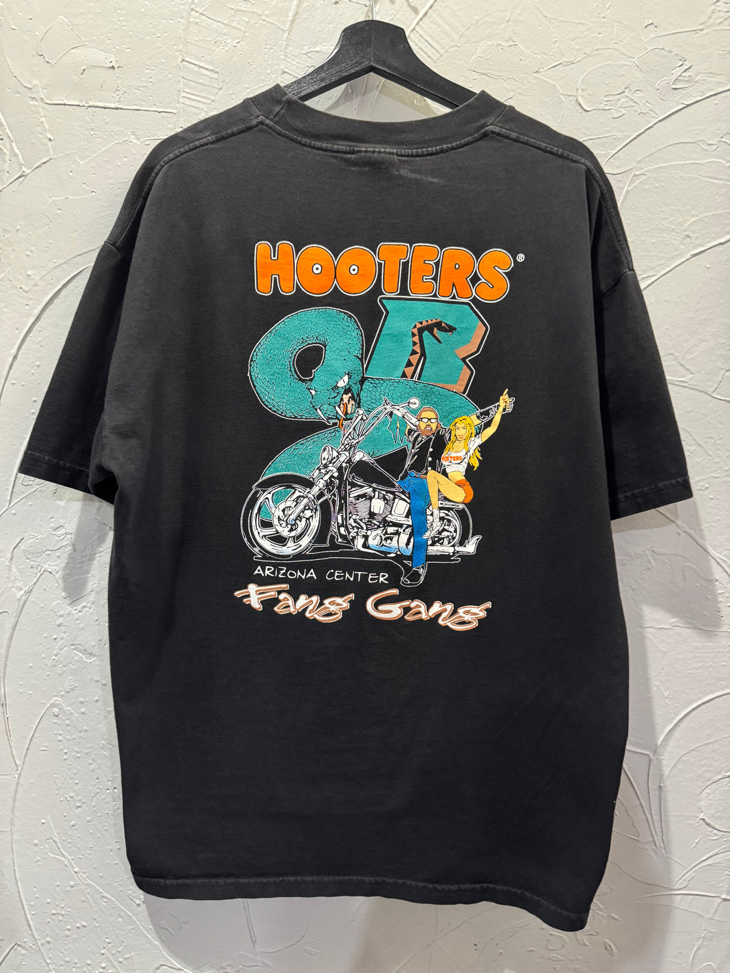90s Hooters Motorcycle Fang Gang TShirt. XLarge