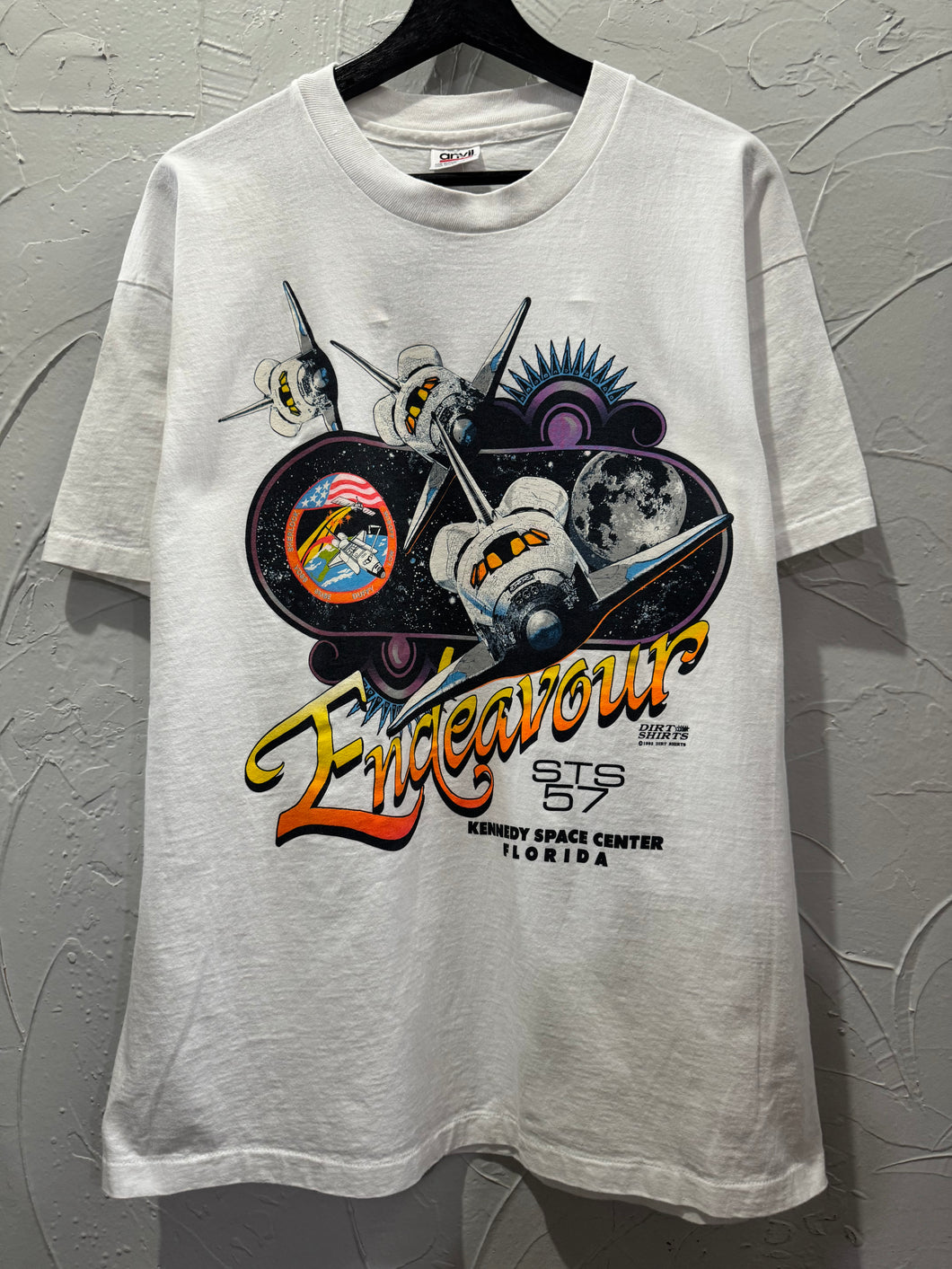 1992 Kennedy Space Center Endeavor TShirt. XLarge