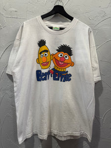 90s Sesame Street Bert & Ernie TShirt. XLarge