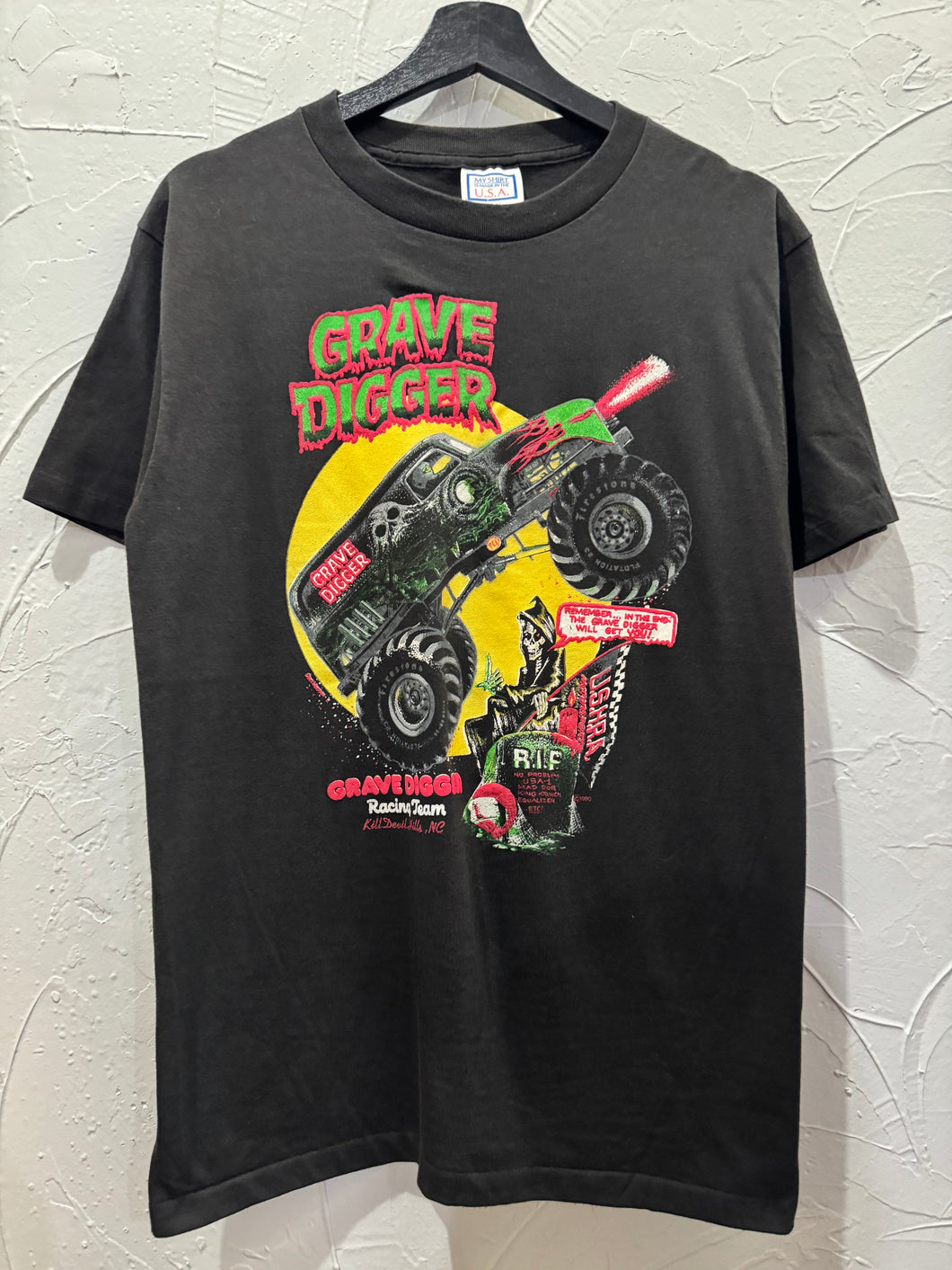 1990 Grave Digger Racing Team TShirt. Large