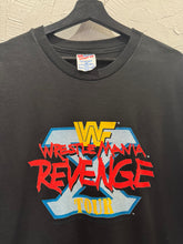 90s WWF Wrestlemania Revenge Wrestling TShirt. Large